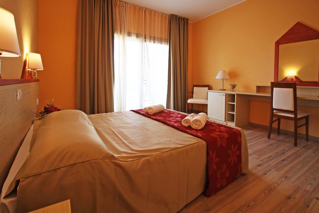 Ta 2 Pefka - Petros Italos Neos Marmaras Habitación foto