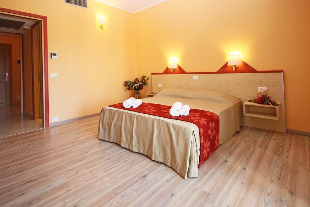 Ta 2 Pefka - Petros Italos Neos Marmaras Habitación foto